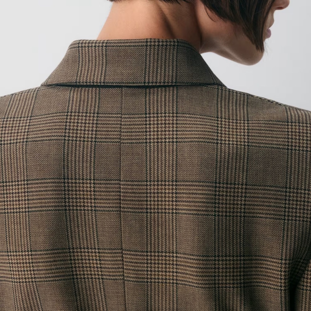 Babaton Standout Blazer - (Re)ssential Single-Breasted Blazer - Picture 6 of 9